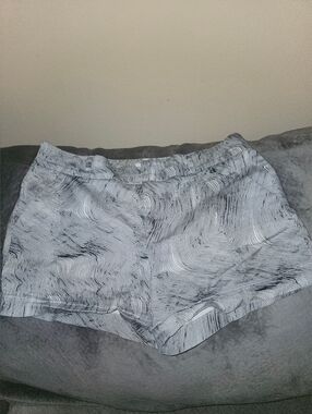 Women’s Calvin Klein Abstract Black & White Patterned Shorts